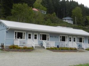 Bayview Motel & Chalets